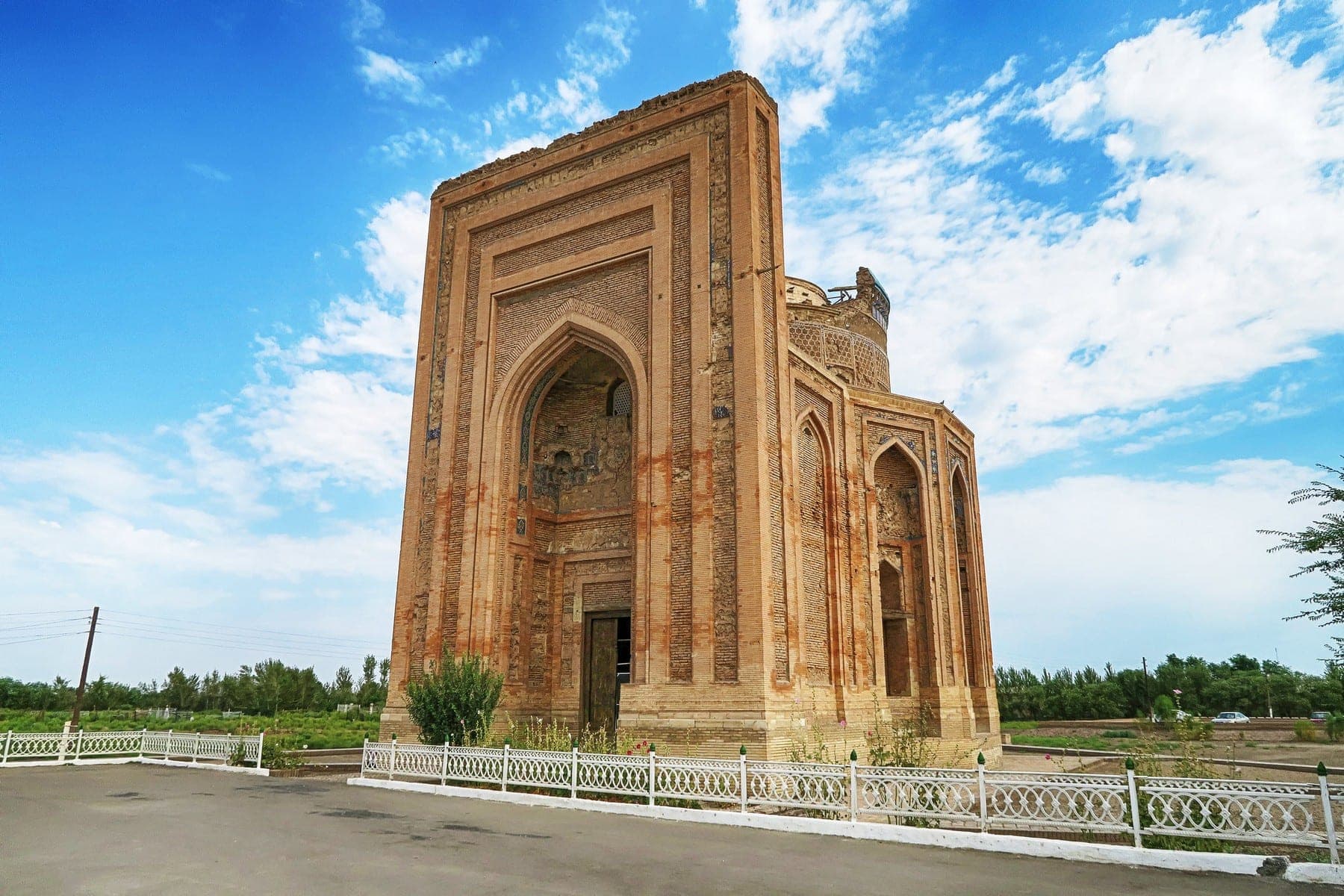 The Main Treasures of Turkmenistan in 3 Days: Kunya-Urgench, Darvaza, Ashgabat & Merv 3 Days / 2 Nights