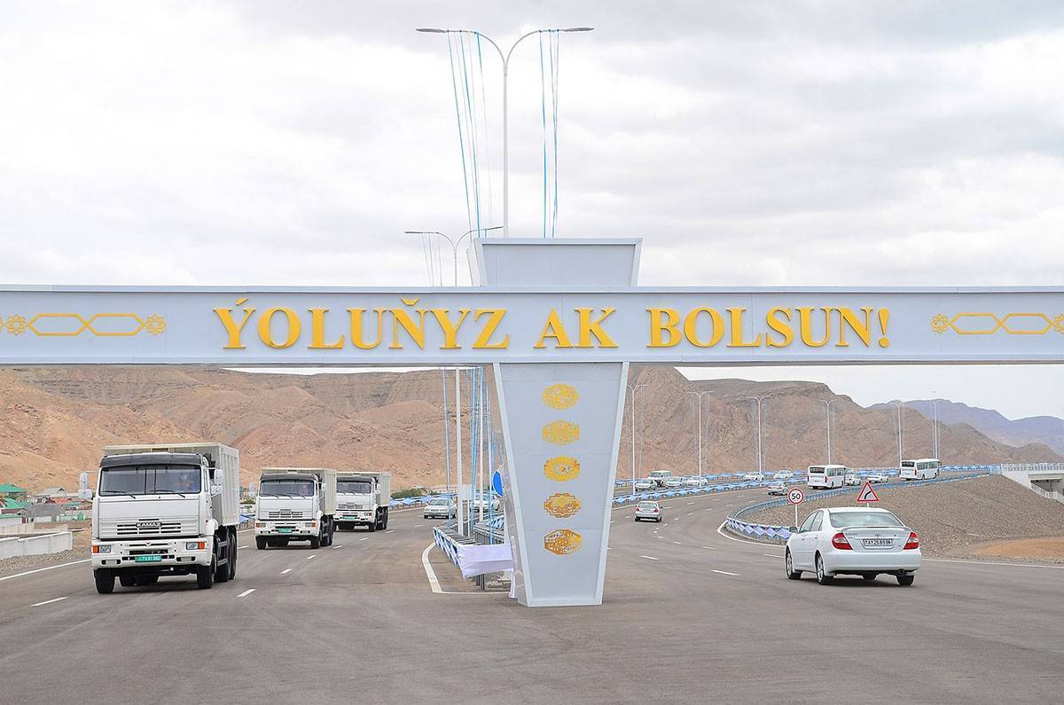 Balkan welaýatynda Garabogazköl aýlagynyň üstünden geçýän awtomobil köprüsi ulanmaga berler